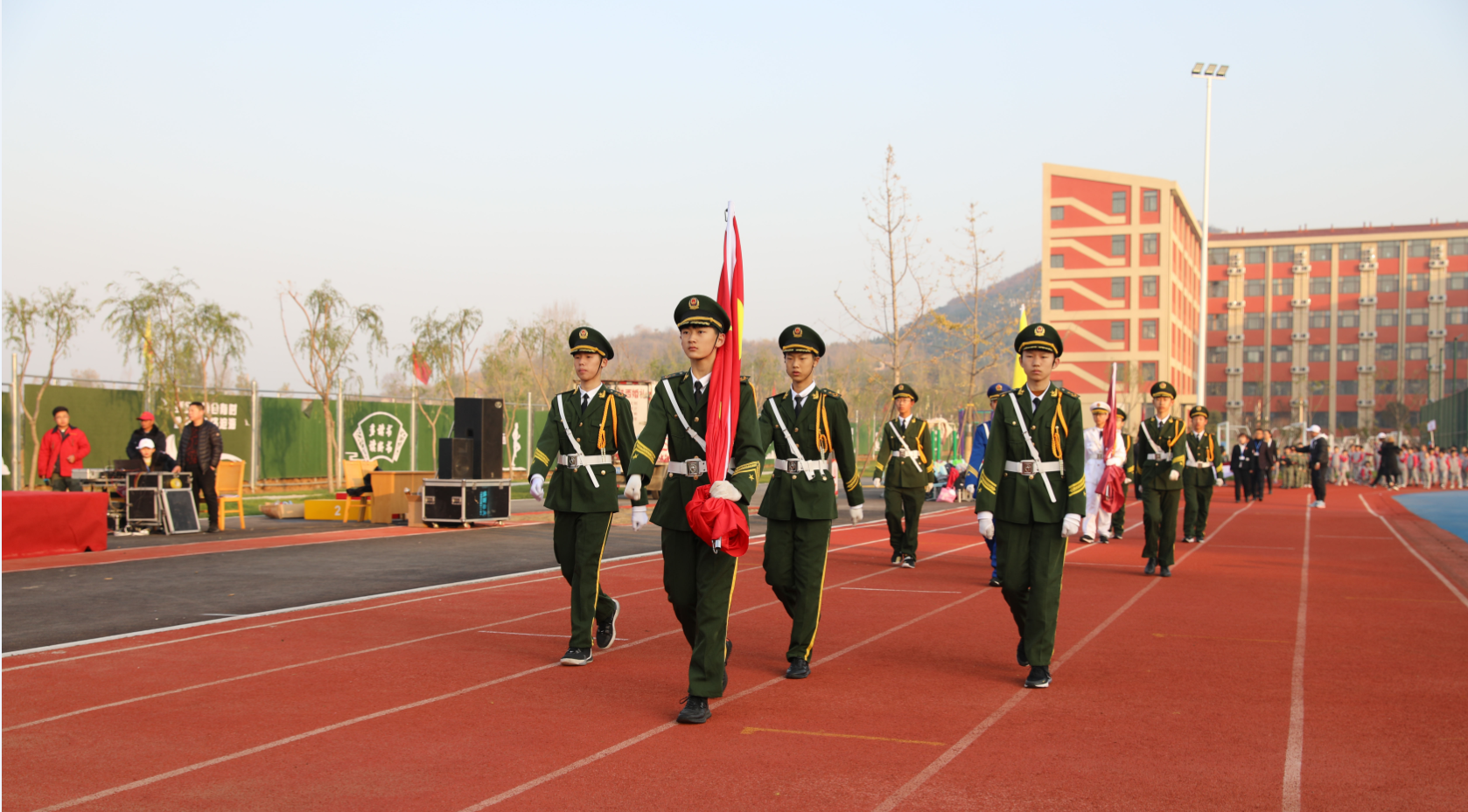 北大新世纪邹城实验学校首届运动会圆满召开